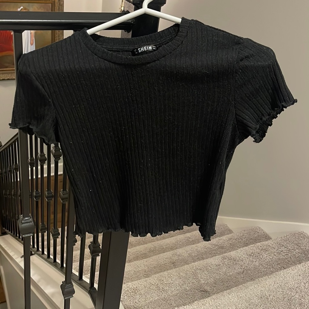 Black Croptop